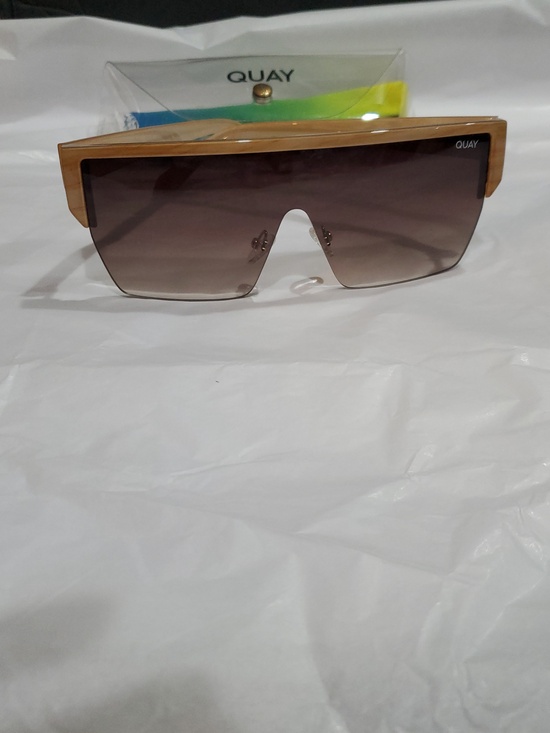 Quay Australia Echo Chamber Ivory frame Brown len shield flatbrow sunglasses new main image 5